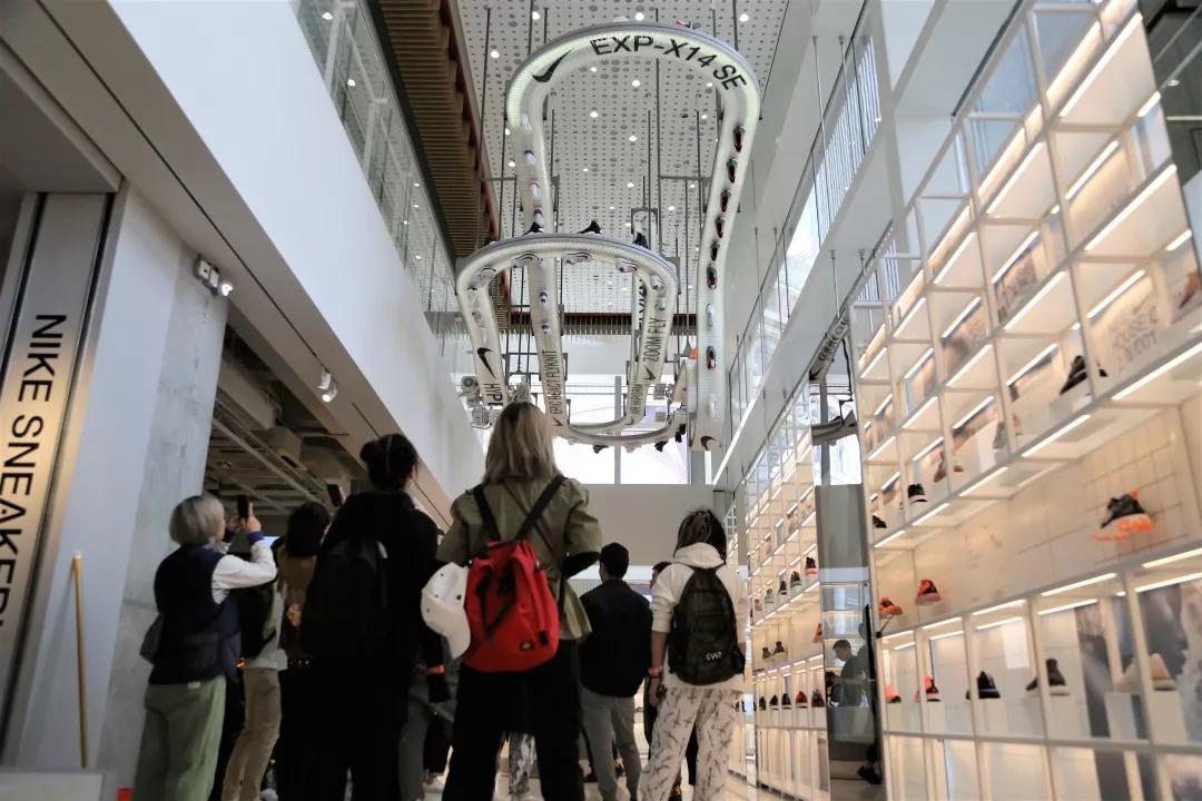 全球首家！耐克开了个新零售体验店！帅到炸