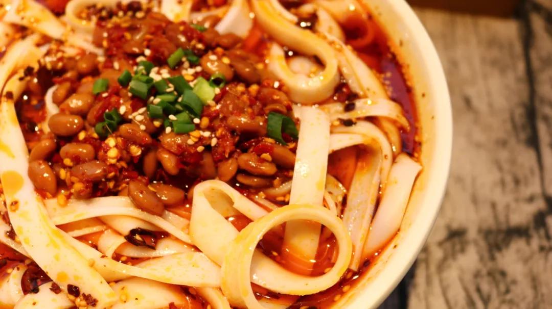 我只吃小面!打卡了这家手工粉后我真香了