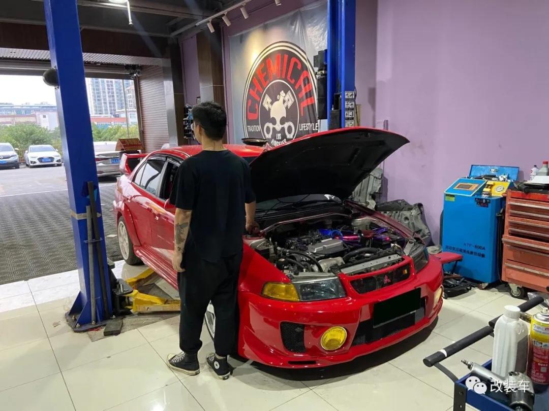 老爸玩改装,老爸带着孩子玩改装