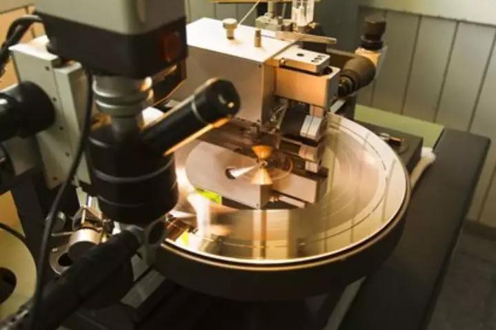 现在黑胶还值得买吗,黑胶还有前景吗