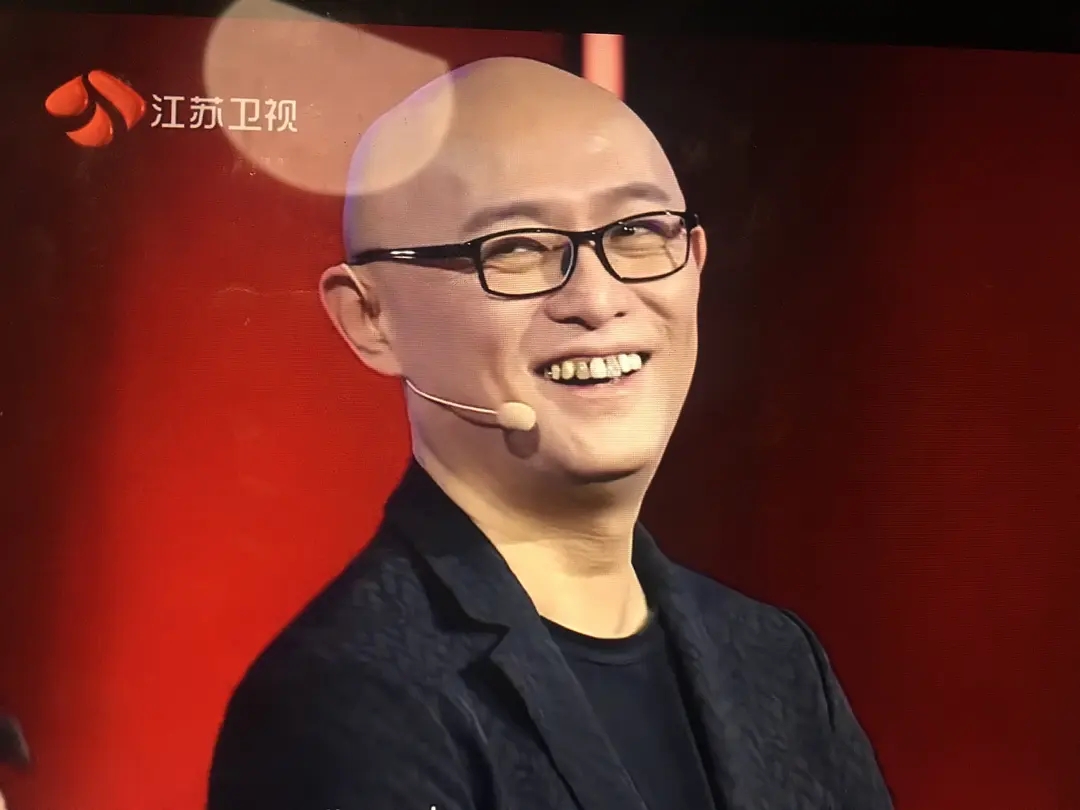 李佳琦牙齿是烤瓷牙吗,李佳琦以前和现在牙齿对比