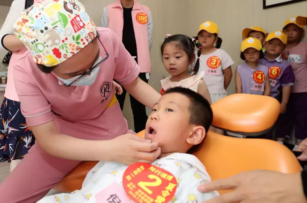 “知行瑞博”和你在一起，体验不一样的夏令营……