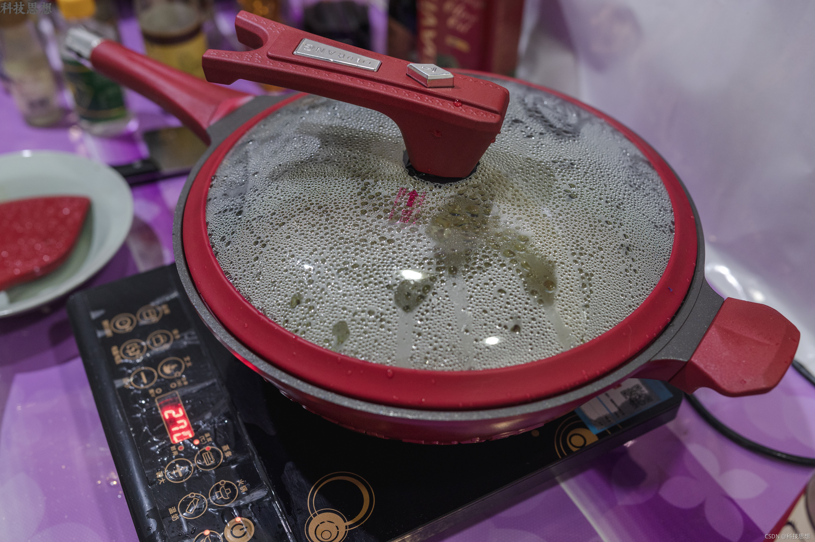 一擦就干净的平底锅，功能还真不少，帝伯朗菲尼雅浮雕钛钻不粘锅