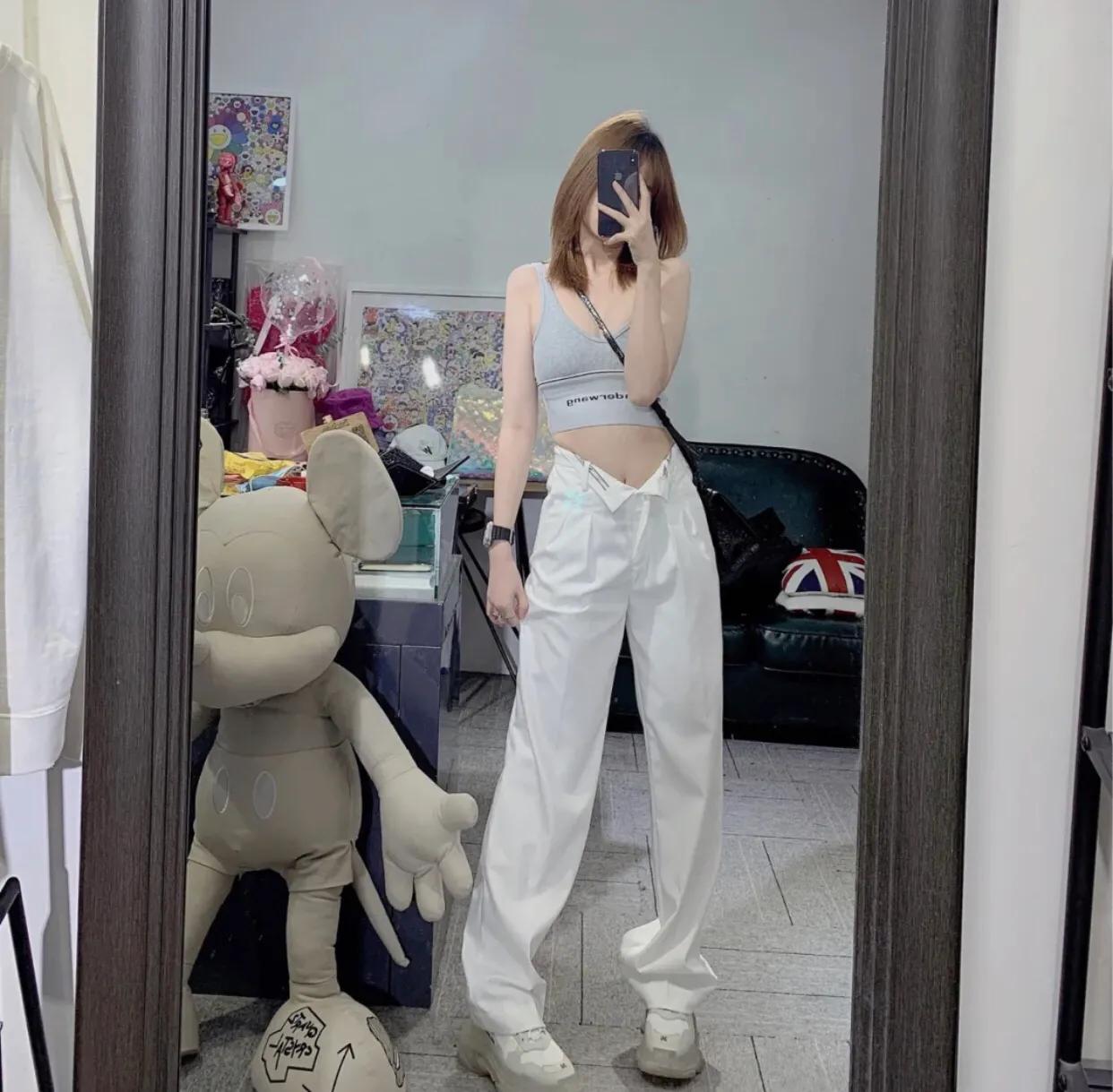 最流行的牛仔裤新穿法,穿牛仔裤不拉拉链是什么风格