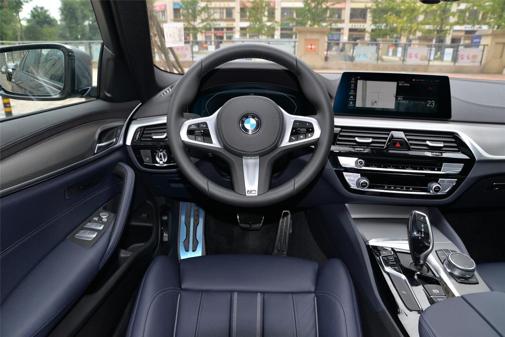 定位豪华车,定位中型豪华suv