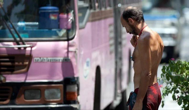 宁可在国外乞讨也不愿回国,宁可在外漂泊也不回家乡