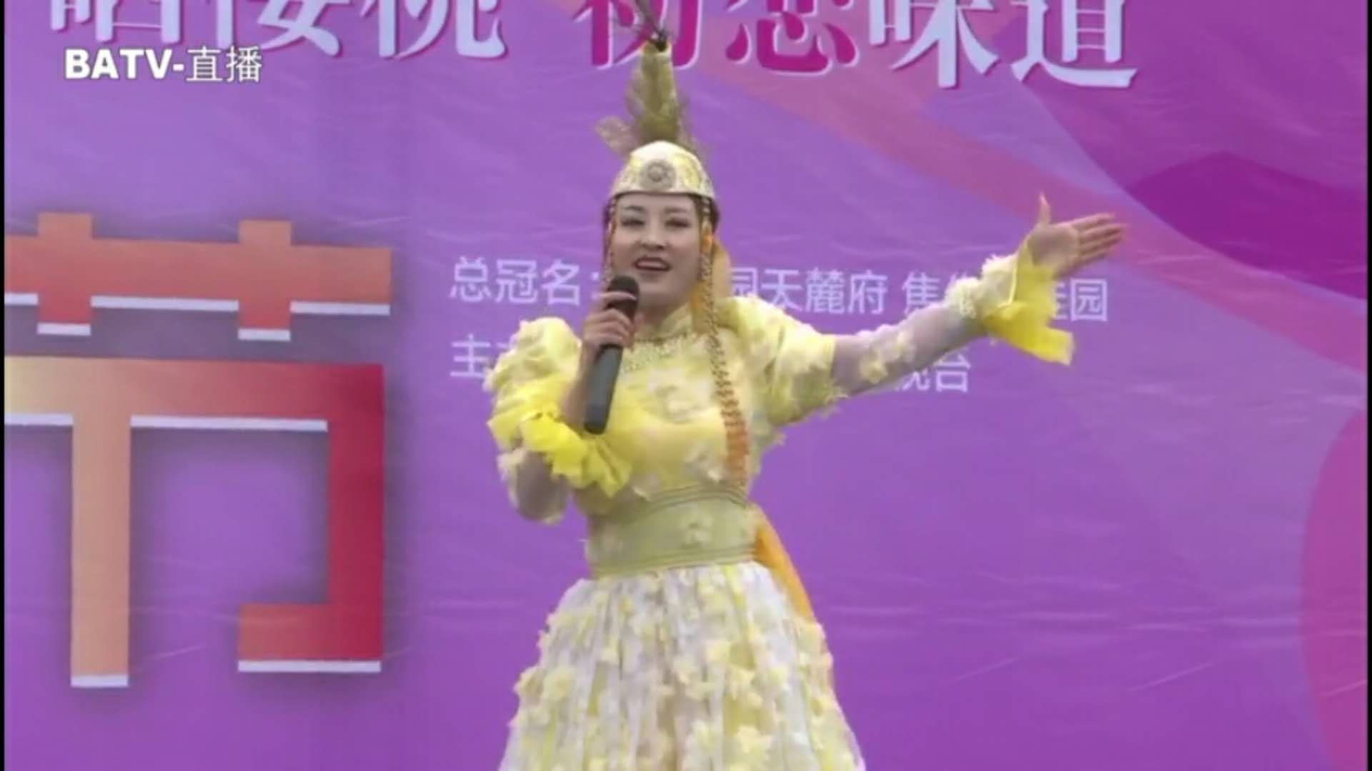 草原歌手萨仁演唱永远的乌兰牧骑,萨仁草原甘露原视频