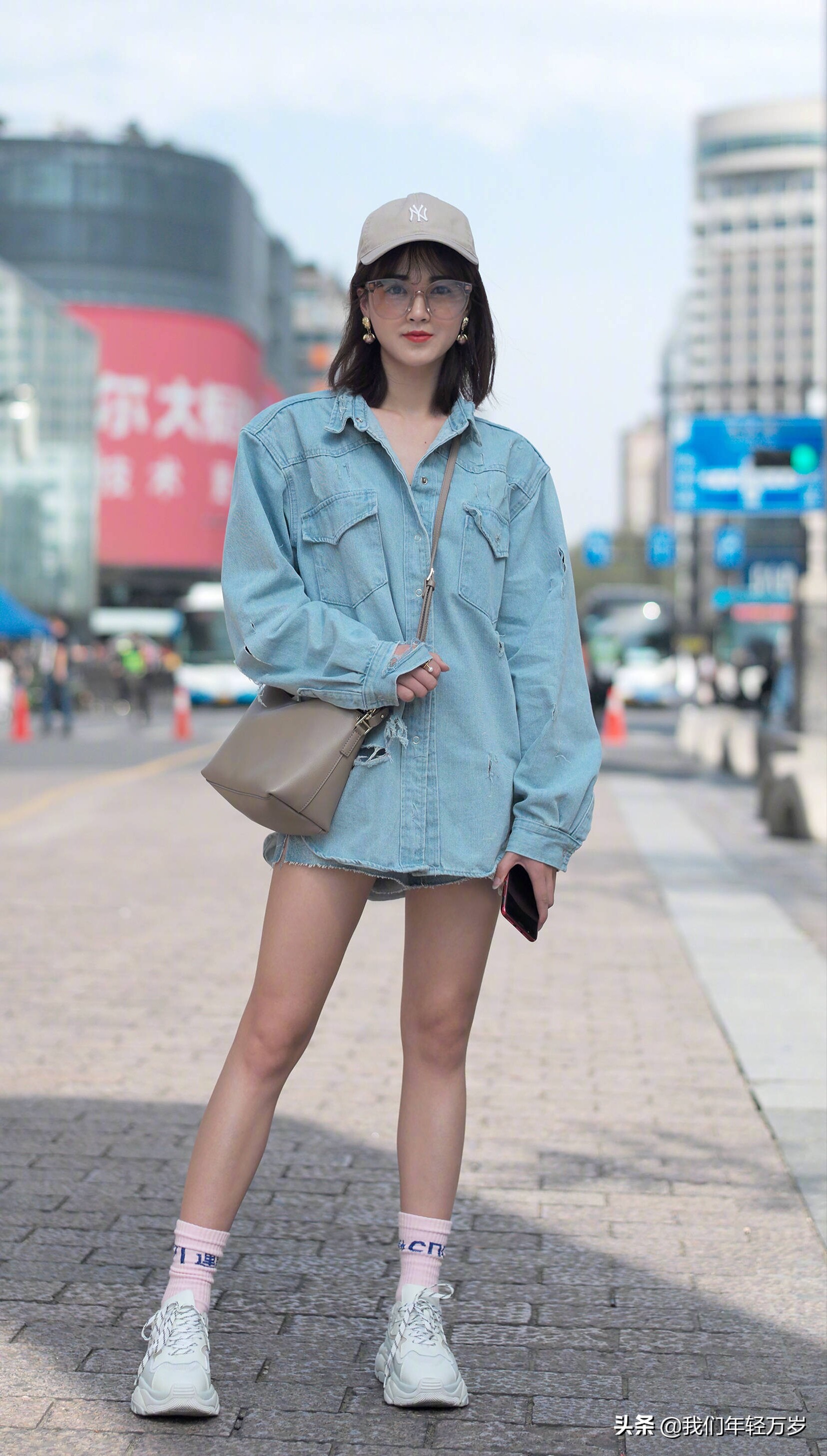 又美又飒又霸气青年女孩牛仔外套,街拍牛仔风格又飒又酷