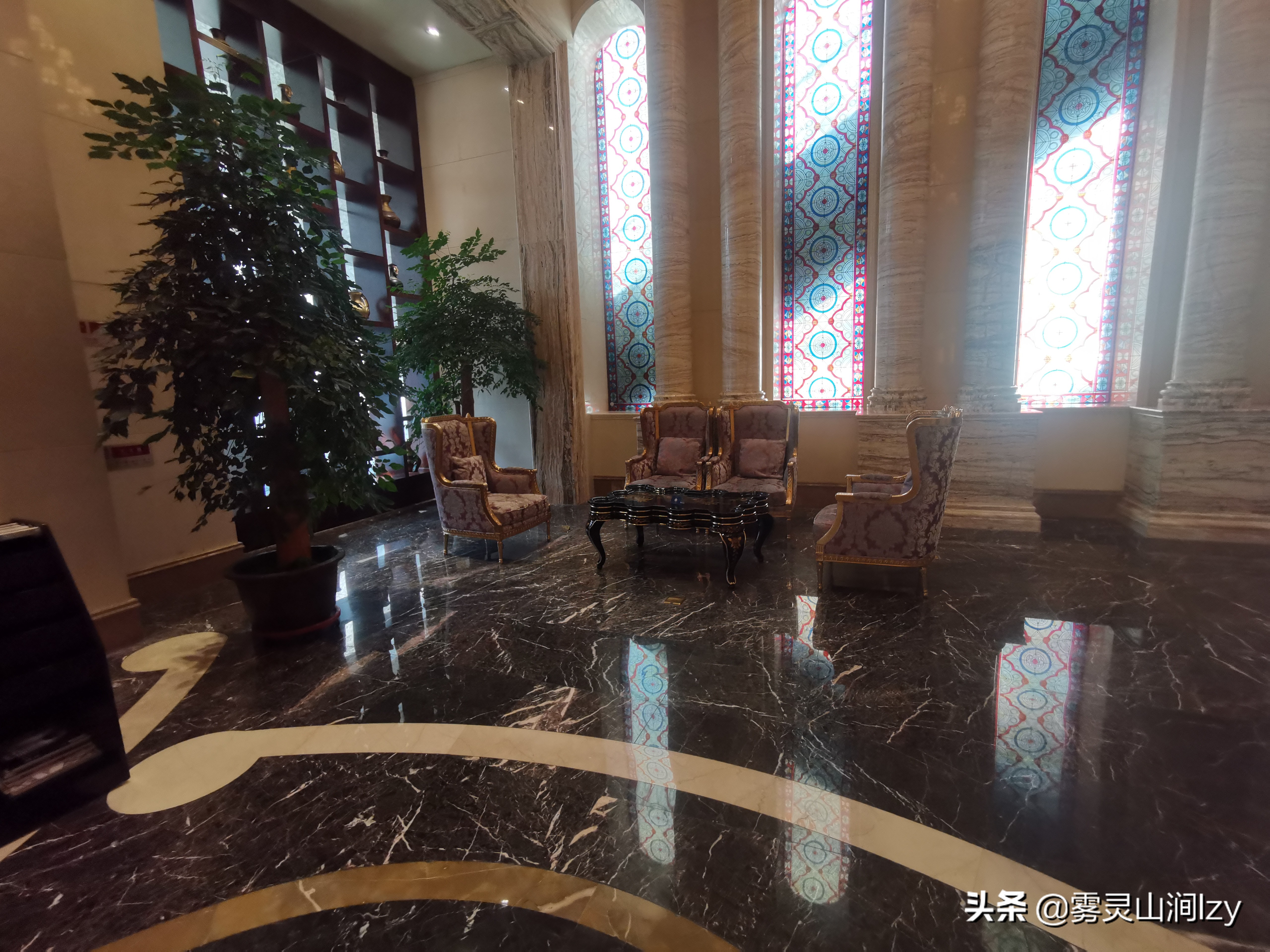 蓝天白云下的雪域高原布达拉宫,蓝天之下日光之城简介