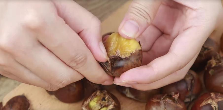 带壳的板栗怎么剥最快,生板栗去壳妙招
