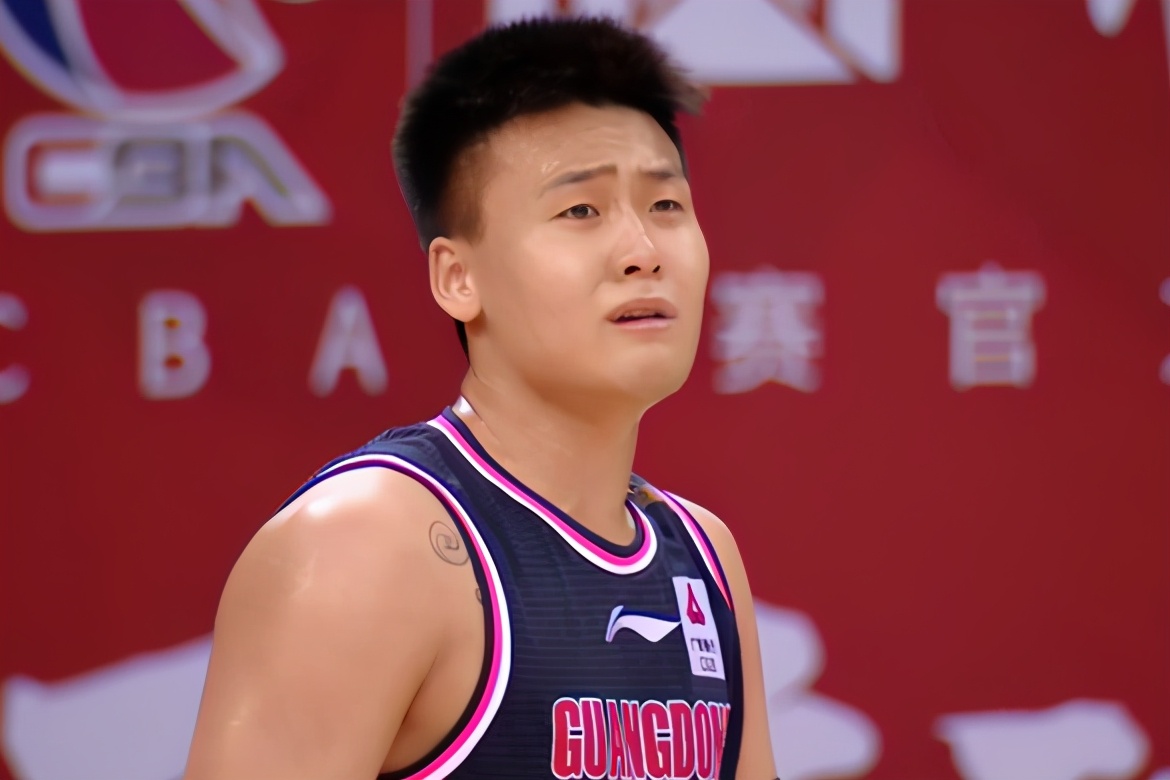 广东对战浙江赵睿怒吼庆祝,广东队赵睿霸气瞬间