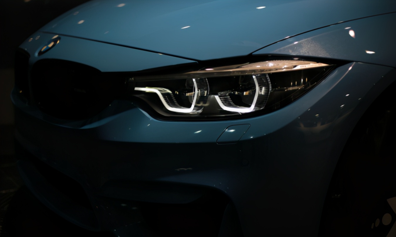 车企不止是车企:宝马做时装,价格很宝马