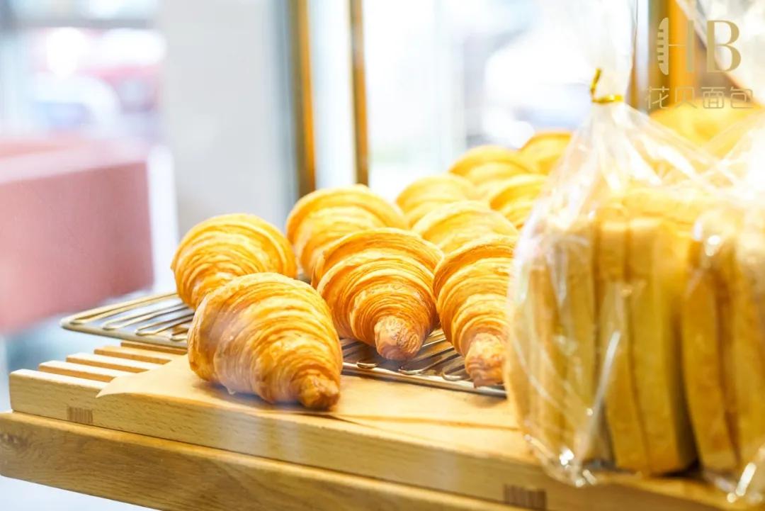 上海华贝面包哪家好,探店现烤面包