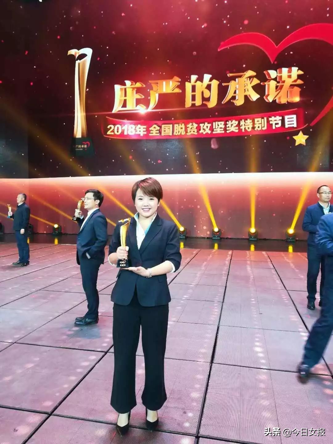 危难时刻更见真情,危难时刻见真情的女人