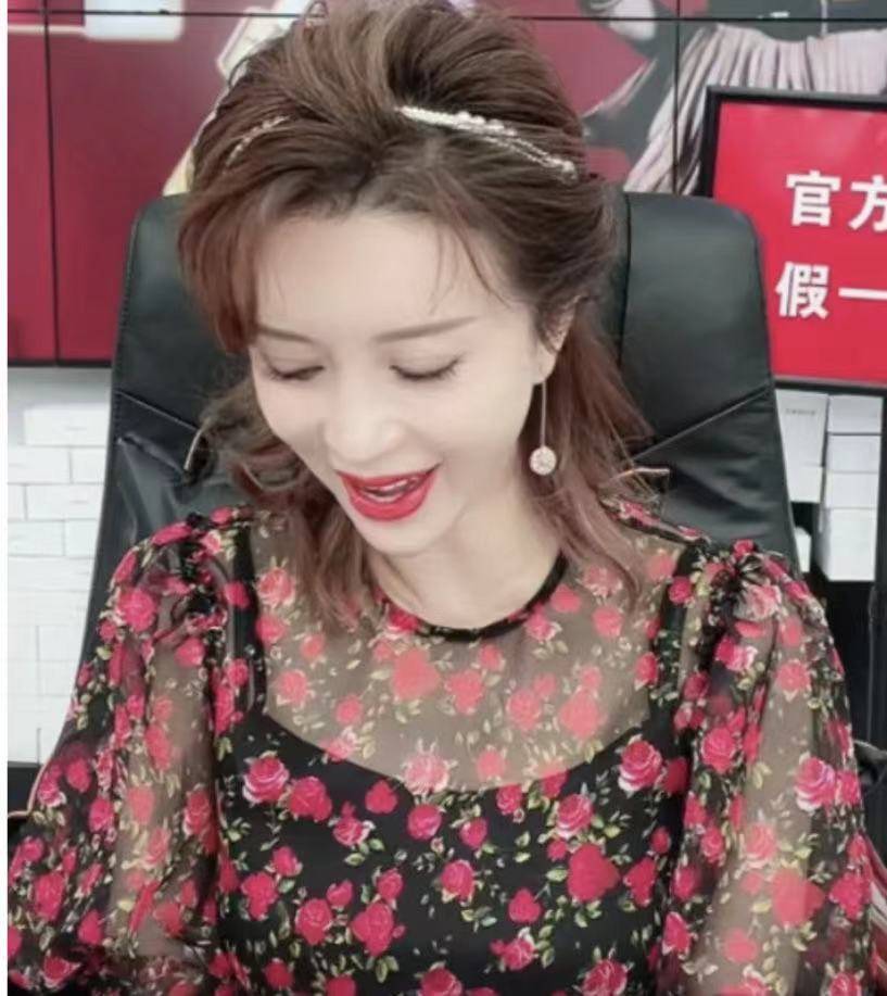 金巧巧试水直播带货，超多福利网友热评地摊价买大牌货