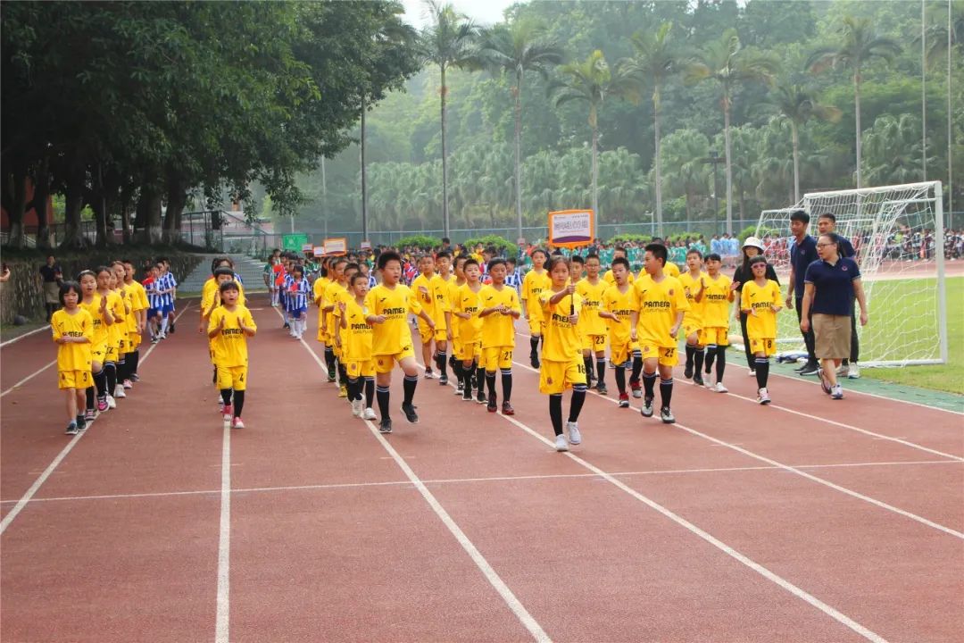 校园足球点燃绿茵梦想,校园足球联赛拉开序幕