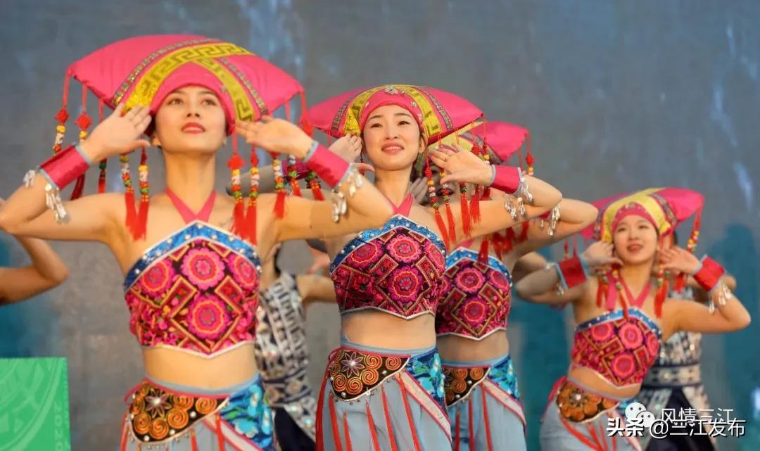 县长变身主播助力农产品销售,县长变身主播推销农特产品