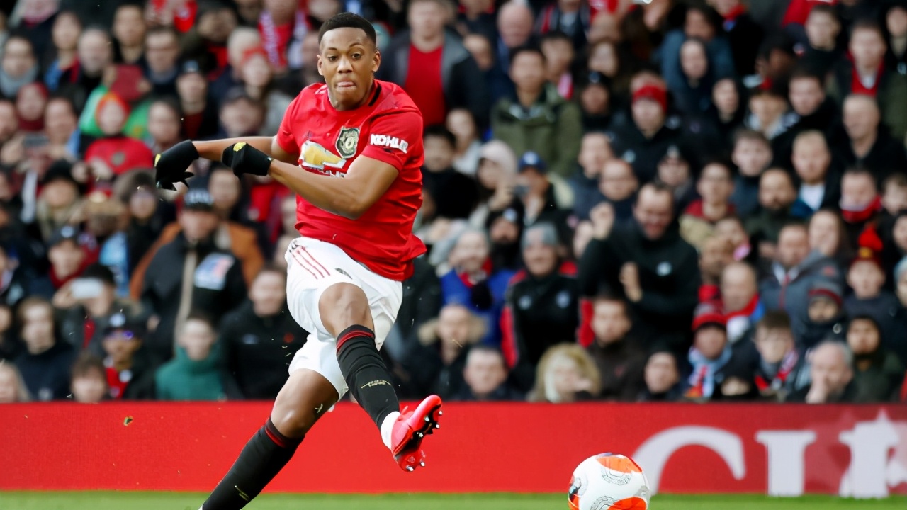 范佩西曼联高清图,马夏尔曼联生涯视频