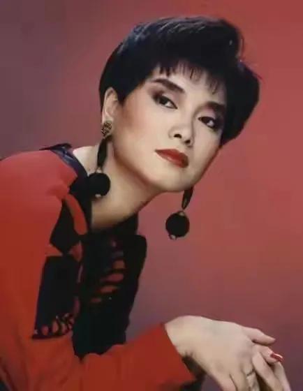 毛阿敏背后五个男人，有人身家百亿翻云覆雨，有人顶不住压力自杀