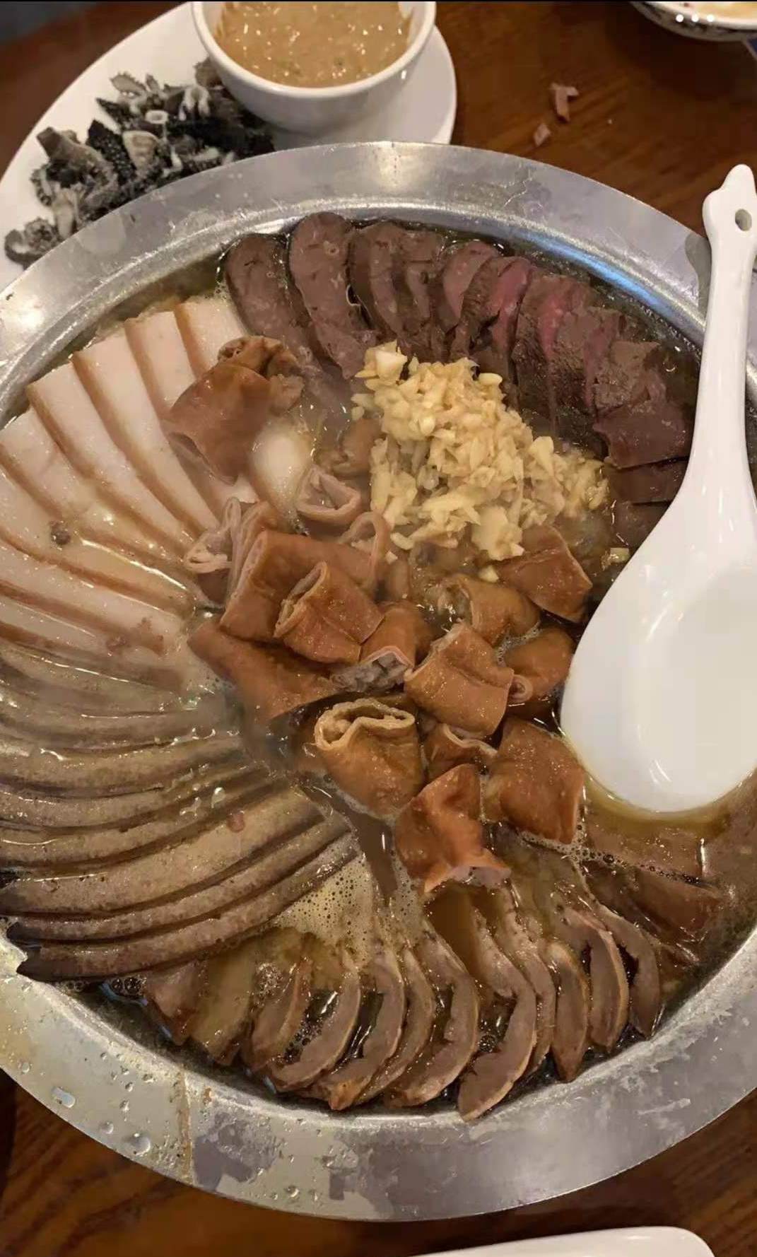 北京美食推荐前门卤煮,北京胡同美食老北京卤煮