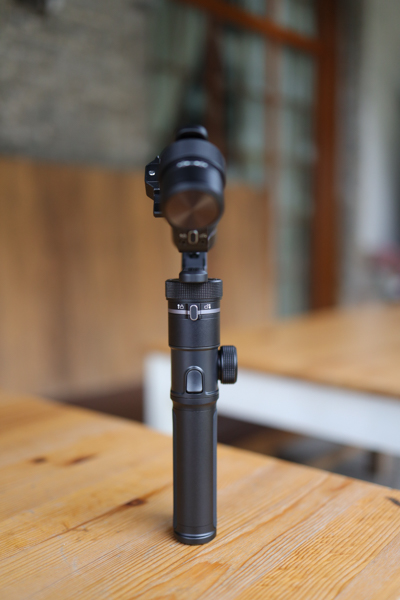 手持稳定器手机和运动相机一体,兼容手机和运动相机的稳定器