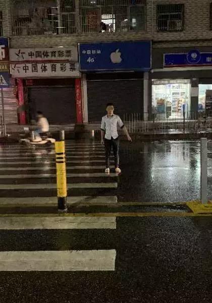 三轮车撞人逃逸警民合力拦下,三轮车撞人逃跑后面被抓会拘留吗