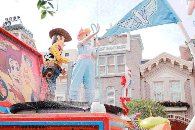 让全家人流连忘返的香港迪士尼，到底有什么魔力？