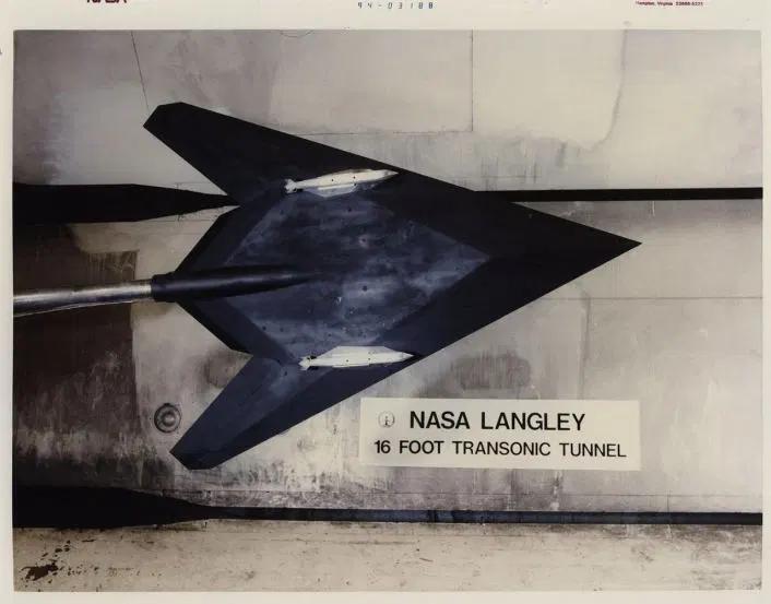 美军f-22战斗机,美军隐形战斗机f117