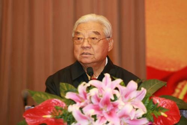 他61岁任总后勤部政委，在67军工作时*秋里余**很欣赏他，65岁授上将