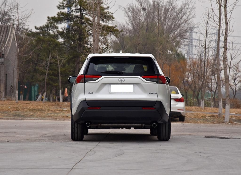 丰田RAV4荣放用车感受分享，最满意油耗和舒适，缺点是操控性一般