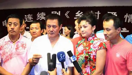 赵本山急流勇退的智慧,从万众瞩目到急流勇退