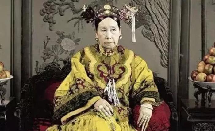 后宫的娘娘为什么要戴指甲套,清代后宫的指甲套