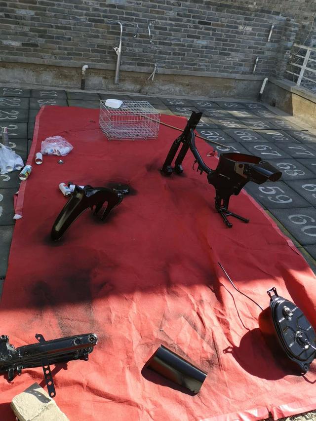 本田摩托车幼兽70c,改装老款铃木摩托