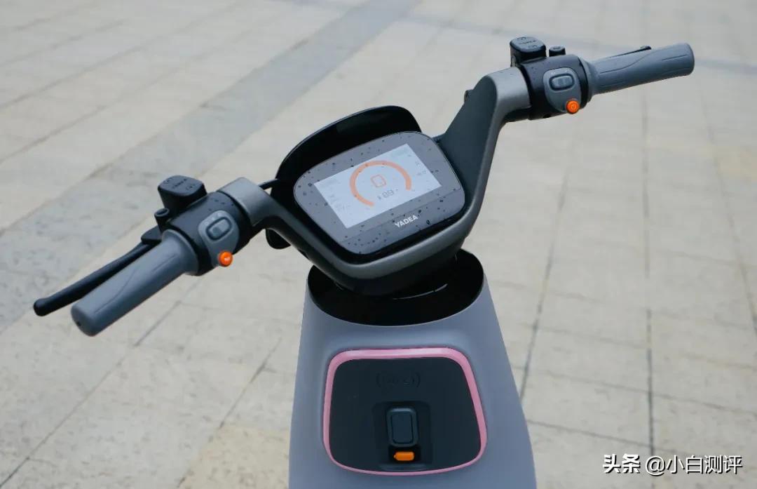 雅迪智能VFLY电动车,雅迪vflyl100max发布会