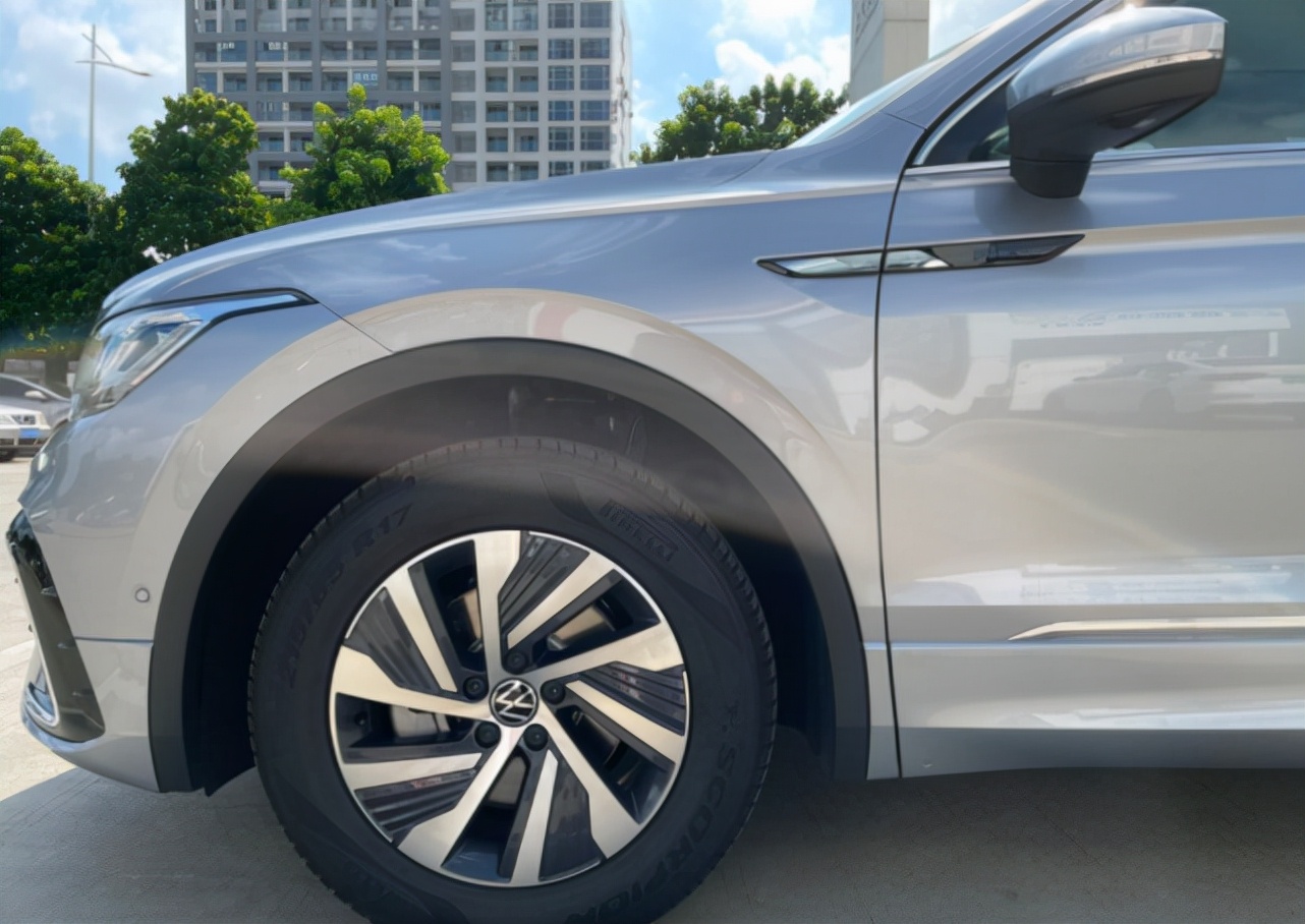 25万提了辆丰田汉兰达双擎,25万提新能源汽车