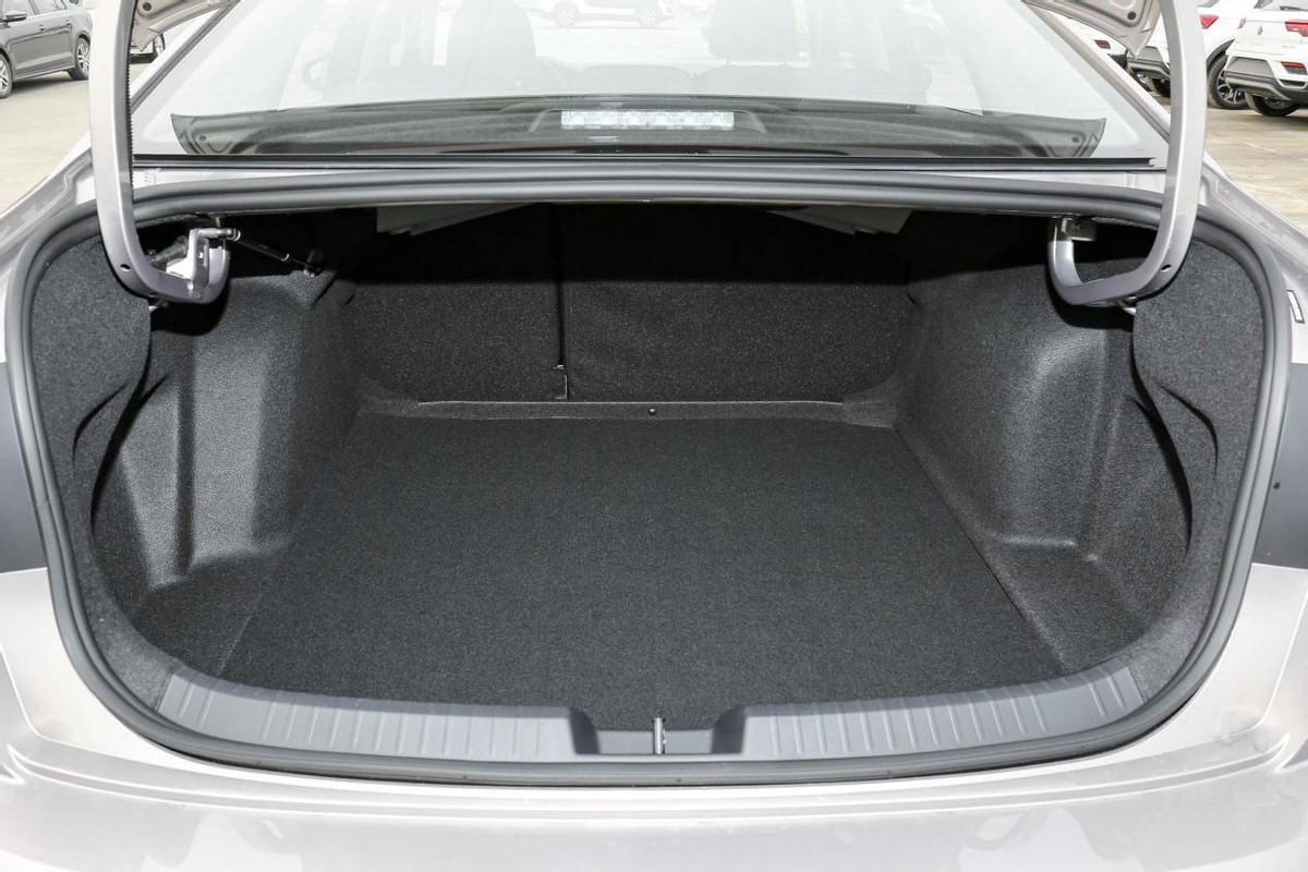 价格差2万选速腾还是轩逸,速腾和迈腾落地价