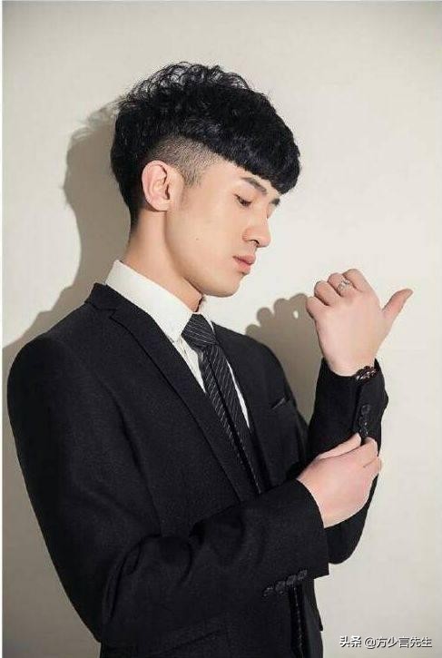 网络直播主播靠什么挣钱,人气主播靠什么赚钱