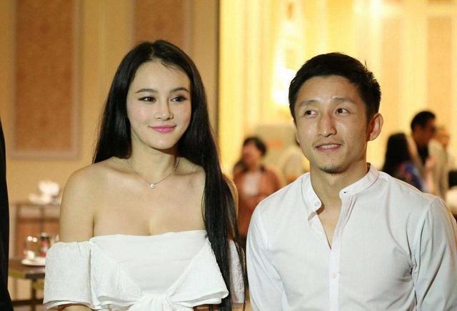 冉莹颖带孩子出席活动,冉莹颖带孩子参加活动