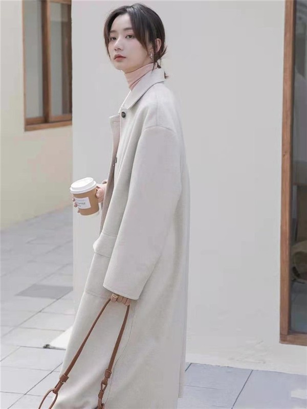 黑色大衣牛仔裤穿搭高级感经典款,修身牛仔裤配大衣的最佳搭配