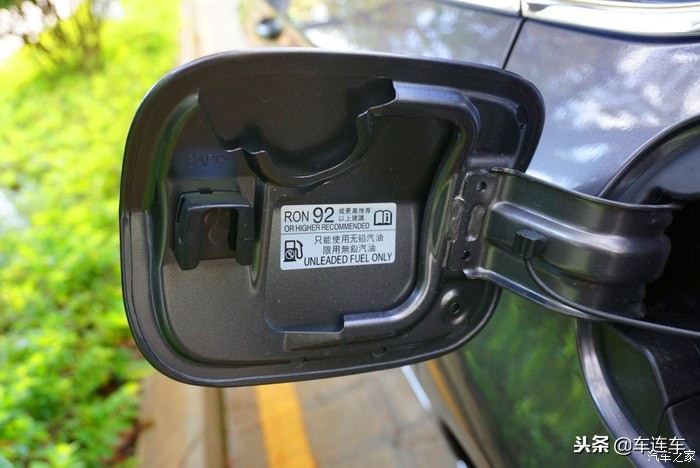 十代雅阁混动版与英诗派太空银,十代雅阁太空银还是白色好看