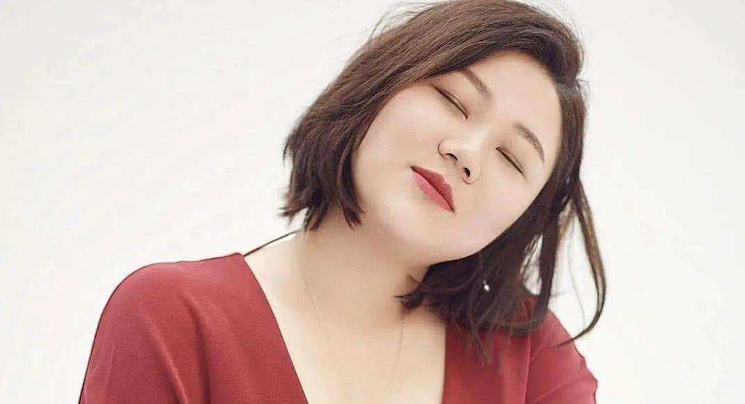 贾玲胖到怀疑人生,贾玲一路飙升看起来比去年胖了