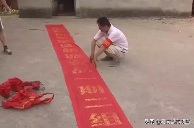 飞上天的气球爆炸现场,天上气球爆炸