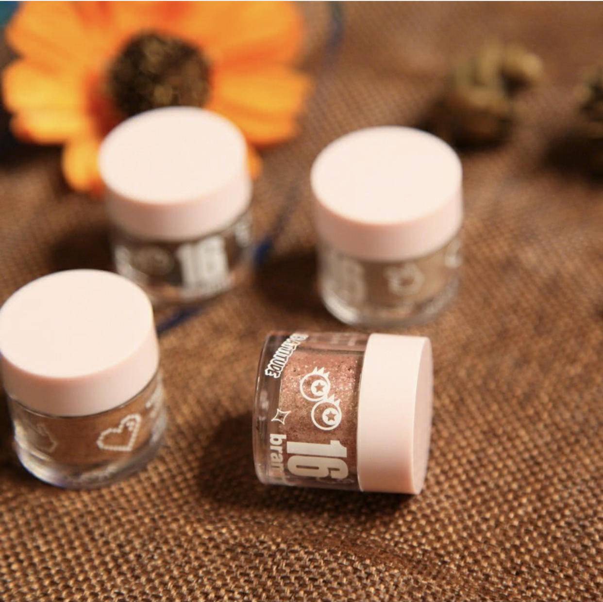 眼睛比较敏感用什么质地的眼影,眼睛凸买什么色的眼影