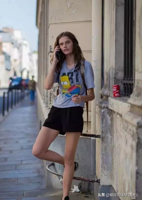 超模刘雯最爱的风格短袖，春天里的万能单品不能少