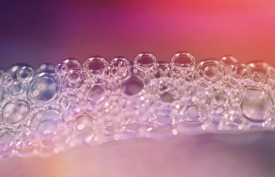 为什么大车前后轮毂不一样,大车的轮毂为什么前面凸后面凹