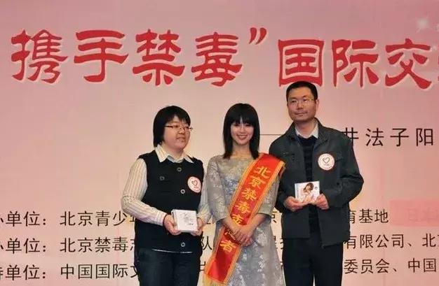 閰掍簳娉曞瓙蹇冧腑鍏呮弧浜嗕綘,閰掍簳娉曞瓙鐙櫧