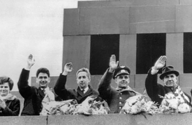 首位登上月球的人,登上月球的人未解之谜