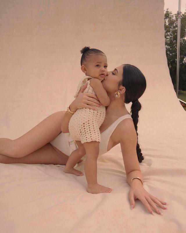 凯莉詹娜和stormi,凯莉詹娜女儿stormi演唱会