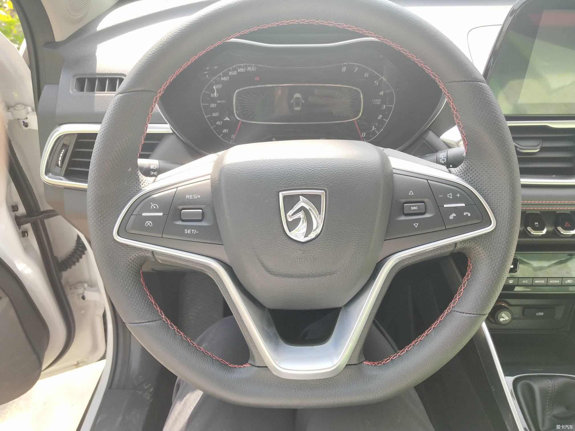 90后小伙喜提保时捷车,小伙喜提510