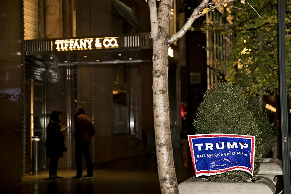 特朗普为三任美女老婆买大钻戒，可比竞选总统“认真”多了